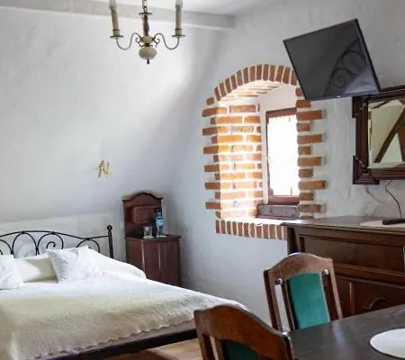 Bed & Breakfast Karczma Rzym Dwor