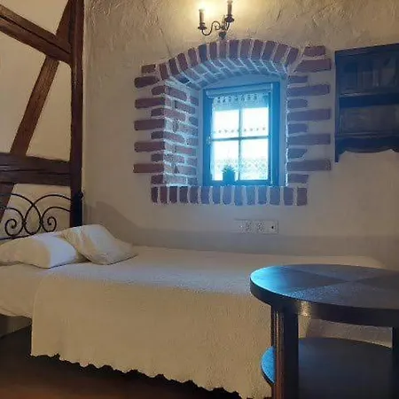 Karczma Rzym Dwor לינה וארוחת בוקר